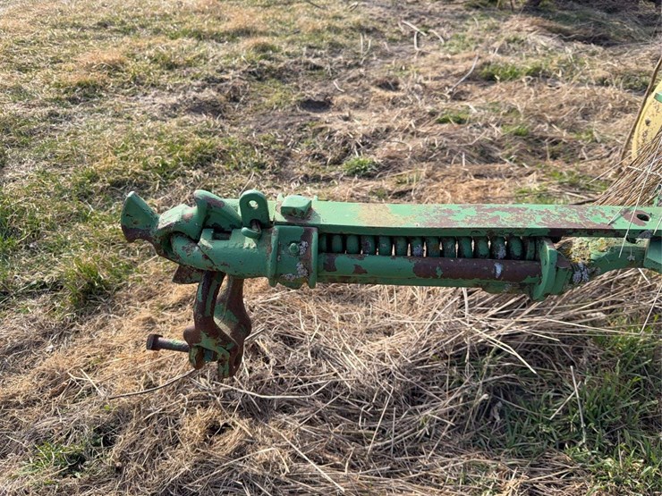 john-deere-pull-type-three-bottom-plow-image-27
