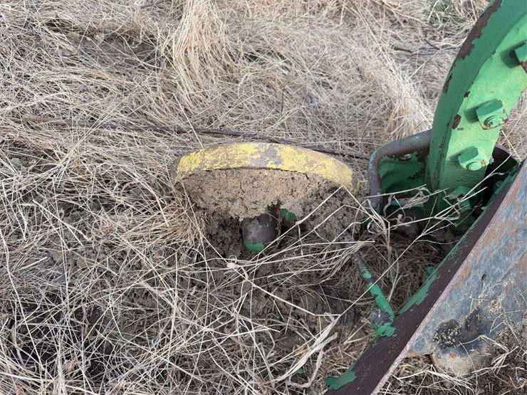 john-deere-pull-type-two-bottom-plow-image-18