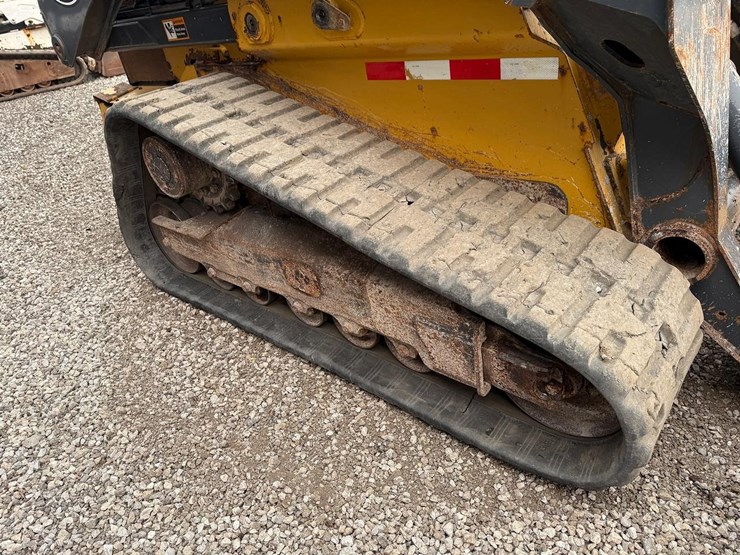 2020-deere-331g-image-12