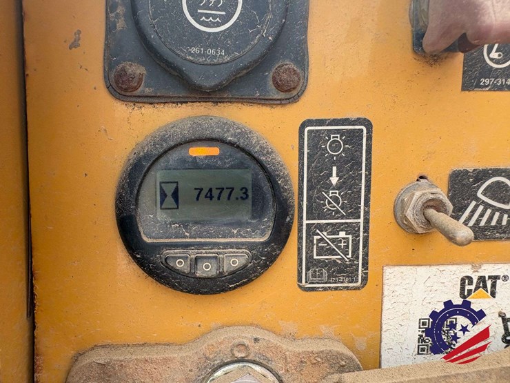 2015-caterpillar-d6t-lgp-image-107