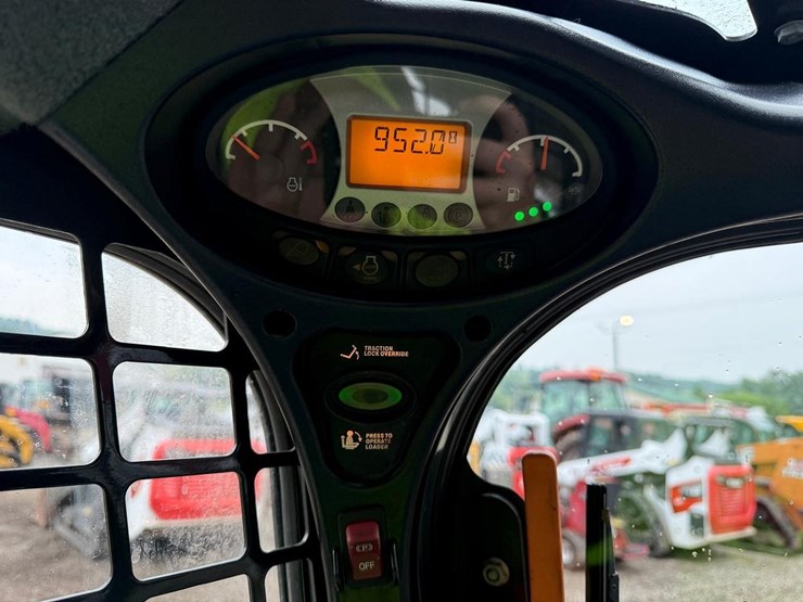 2022-bobcat-s770-image-23