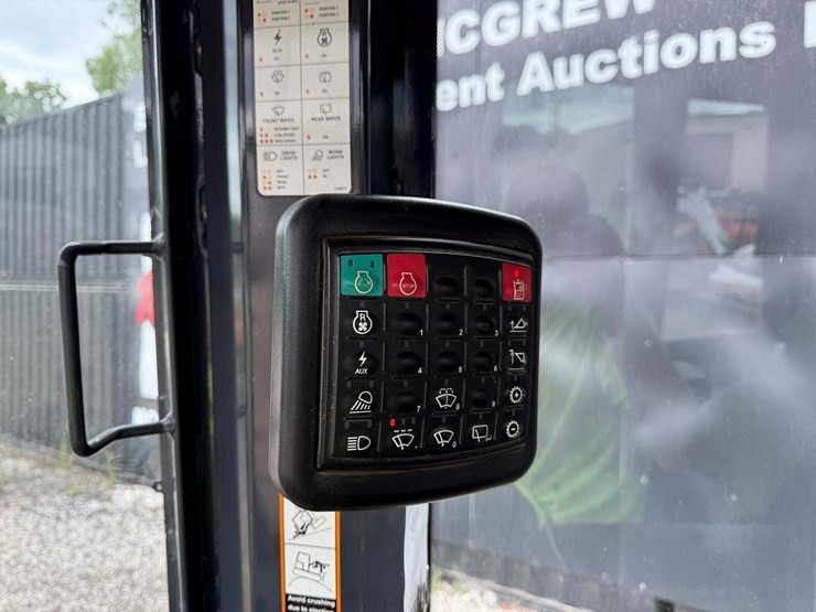 2018-deere-655k-image-26