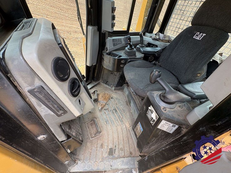 2015-caterpillar-d6t-lgp-image-102
