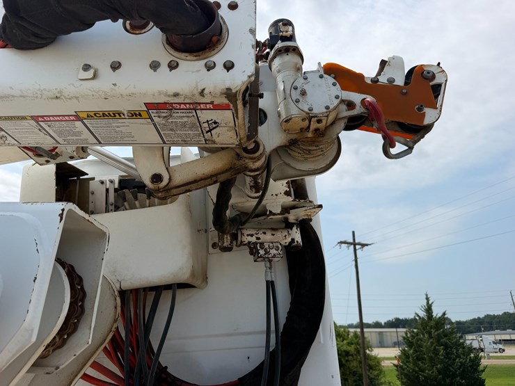 2007-peterbilt-335-image-41