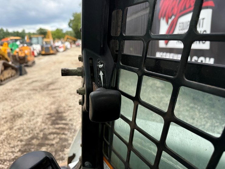 2012-bobcat-t750-image-23