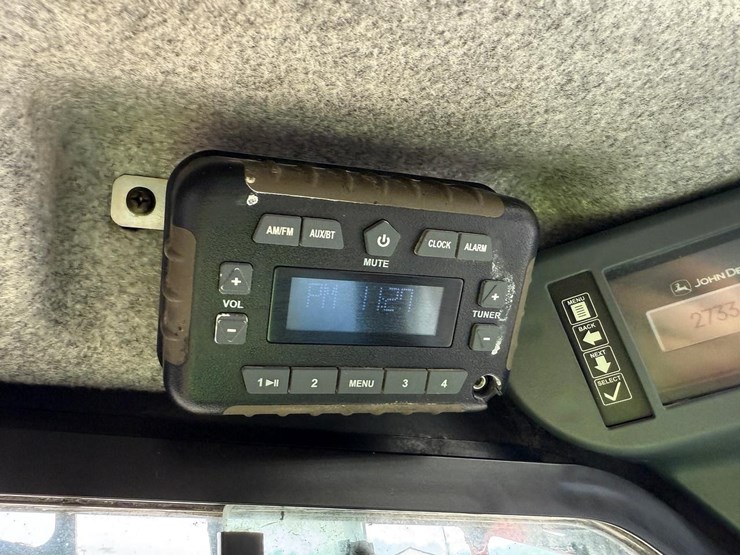 2020-deere-331g-image-25