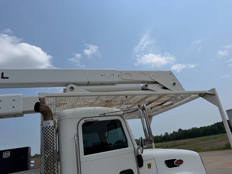 2007-peterbilt-335-image-31