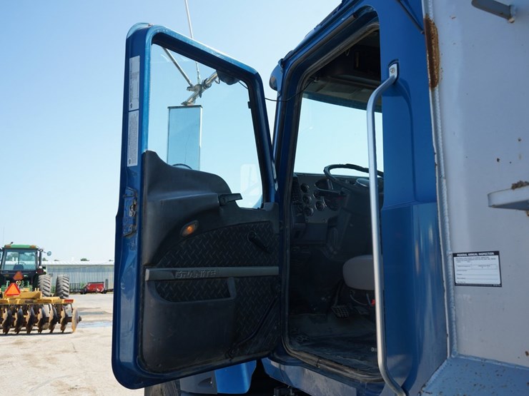 2014-mack-granite-gu713-image-9