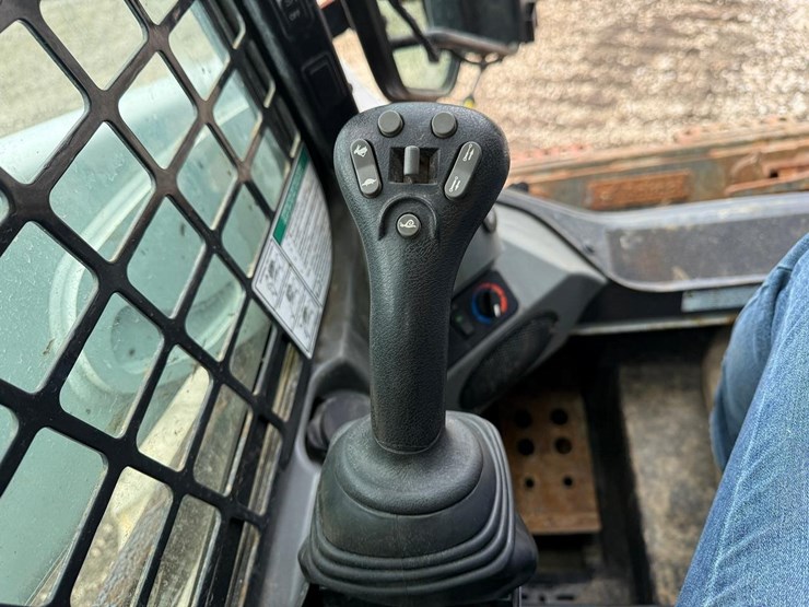 2020-bobcat-s590-image-24