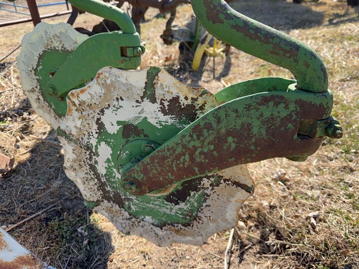 john-deere-three-point-two-bottom-plow-image-8