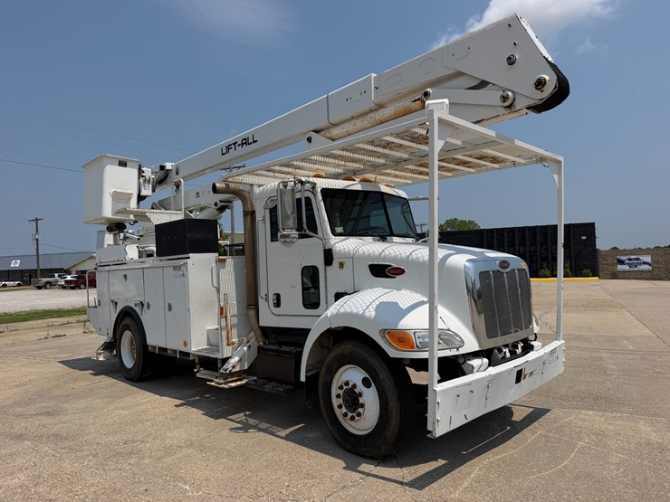 2007-peterbilt-335-image-2