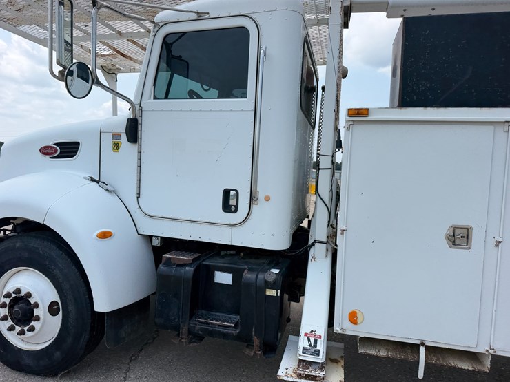 2007-peterbilt-335-image-9