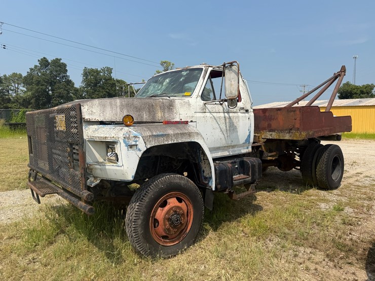 1985-ford-f700-image-1