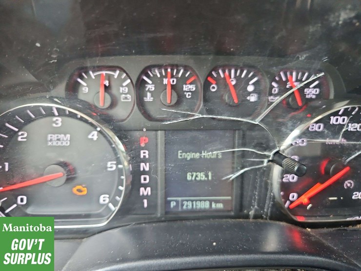 2015-chevrolet-3500-image-30