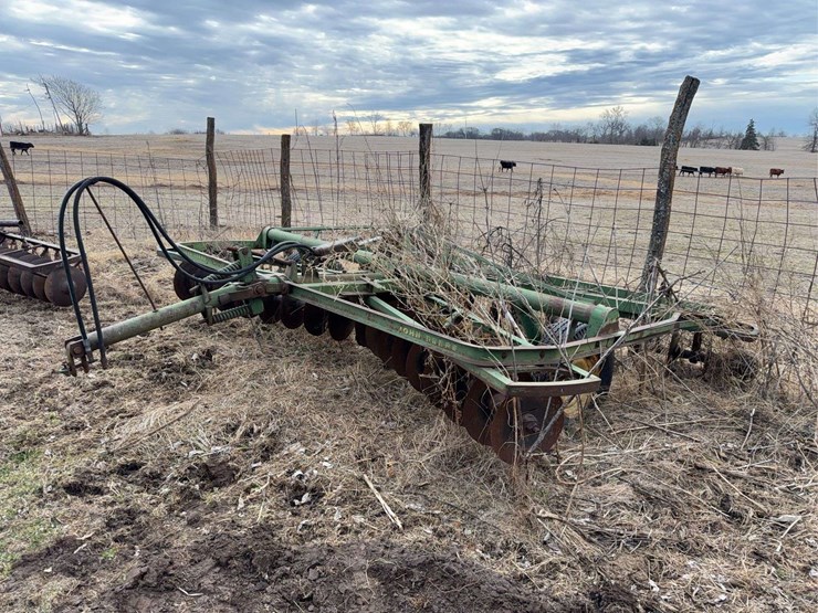 john-deere-11-image-1