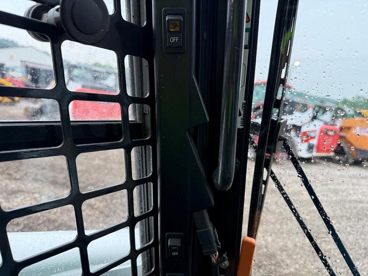 2022-bobcat-s770-image-24