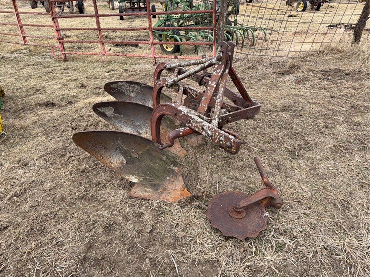 john-deere-pull-type-three-bottom-plow-image-7
