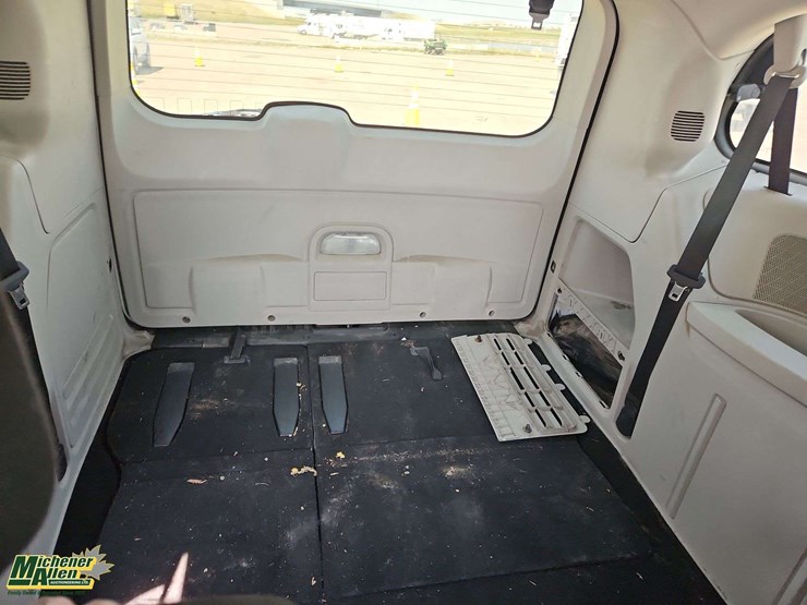 2011-dodge-grand-caravan-se-image-19