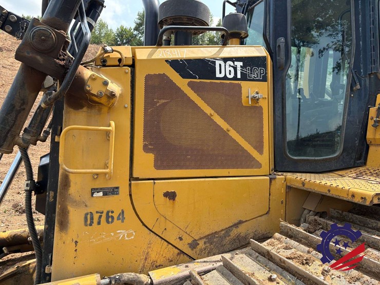 2015-caterpillar-d6t-lgp-image-66