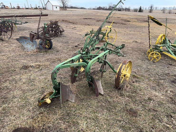 john-deere-pull-type-two-bottom-plow-image-8