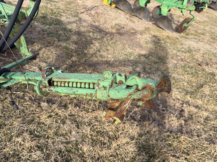 john-deere-pull-type-three-bottom-plow-image-17