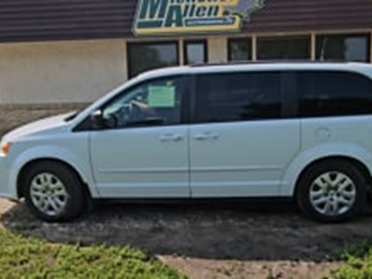 2016-dodge-grand-caravan-sxt-image-5