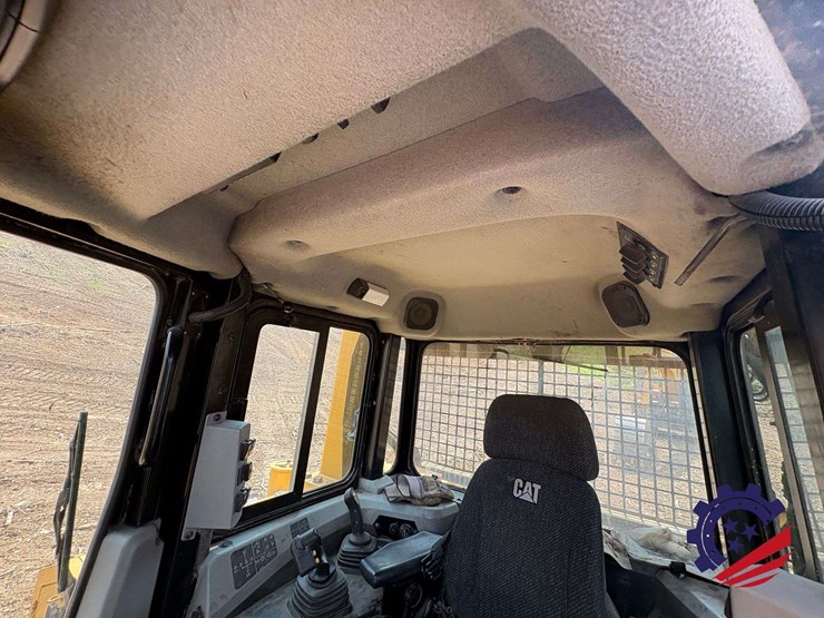 2015-caterpillar-d6t-lgp-image-103
