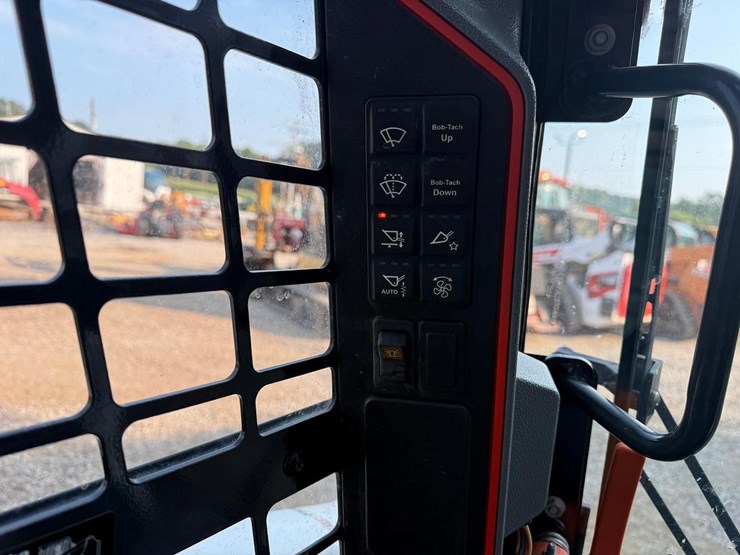 2023-bobcat-t86-image-27