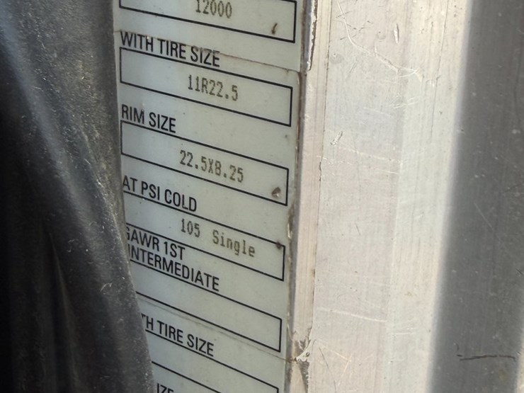 2007-peterbilt-335-image-95