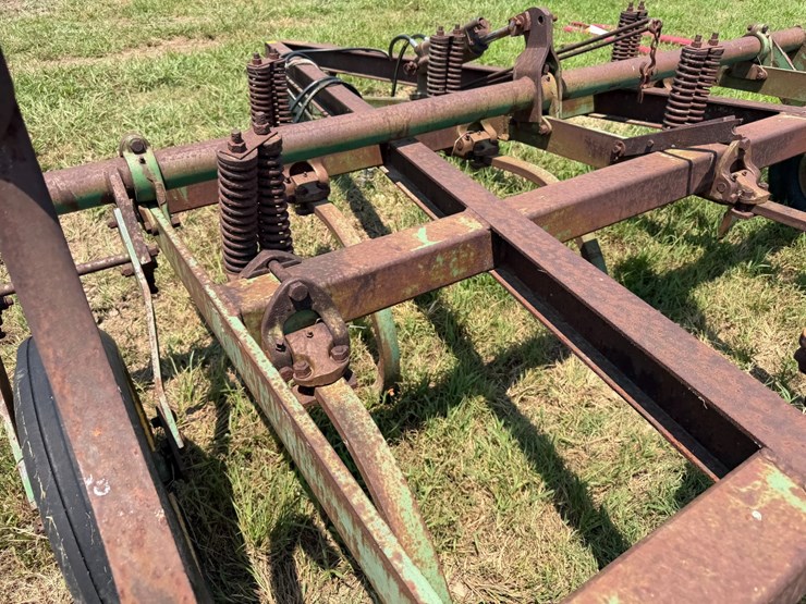 john-deere-100-image-18