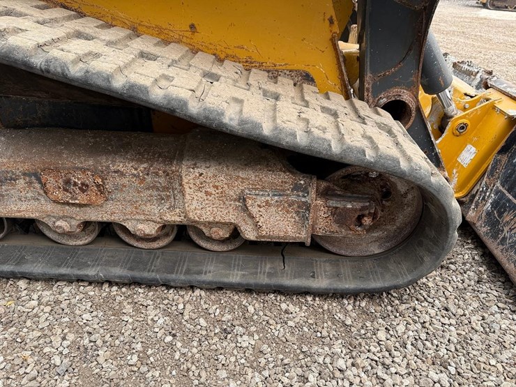 2020-deere-331g-image-14