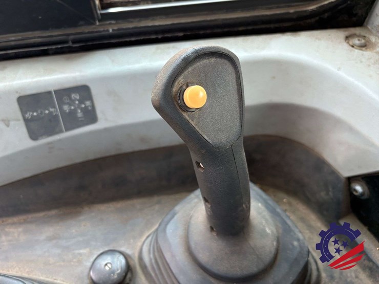 2015-caterpillar-d6t-lgp-image-95