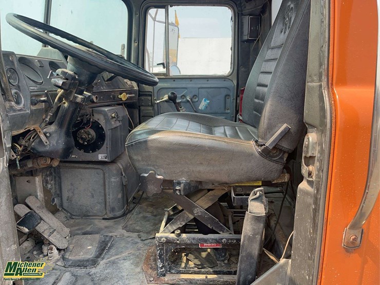 1989-mack-dm690s-image-13