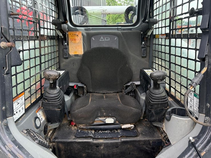 2022-bobcat-t770-image-19
