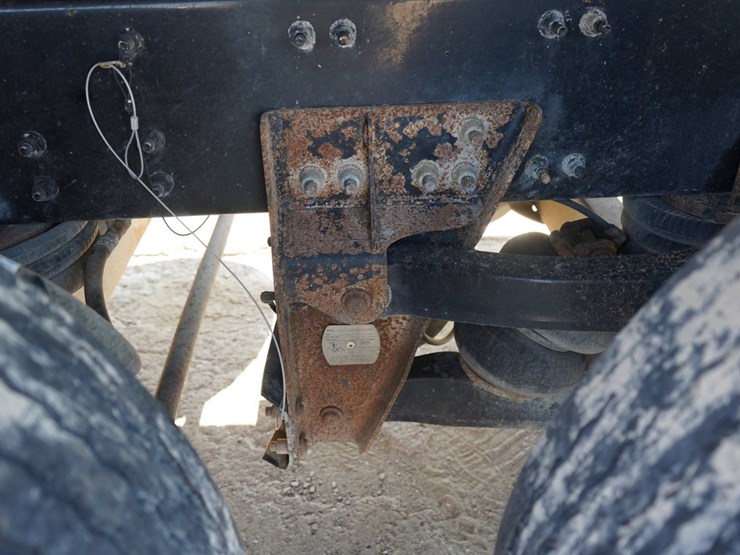2014-mack-granite-gu713-image-30