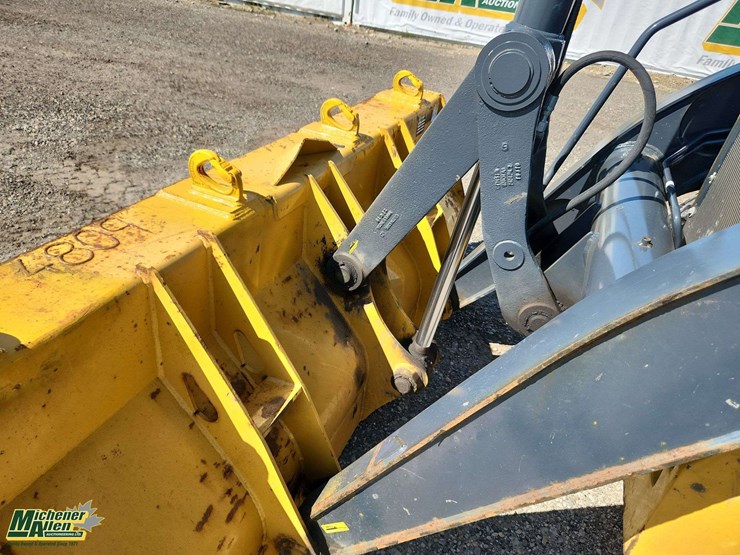 deere-410l-image-45