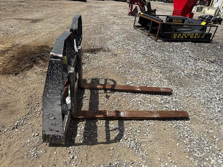 bobcat-48"-hd-skid-steer-forks-image-4