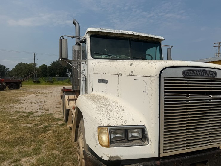 1990-freightliner-fld120-image-39