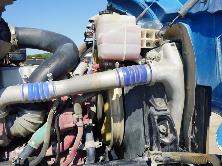 2014-mack-granite-gu713-image-23