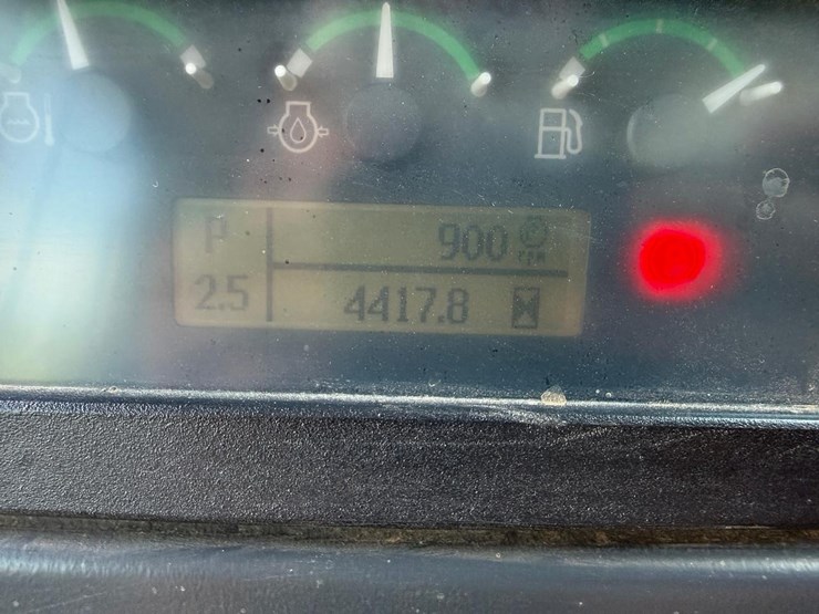 2016-deere-650k-lgp-image-23
