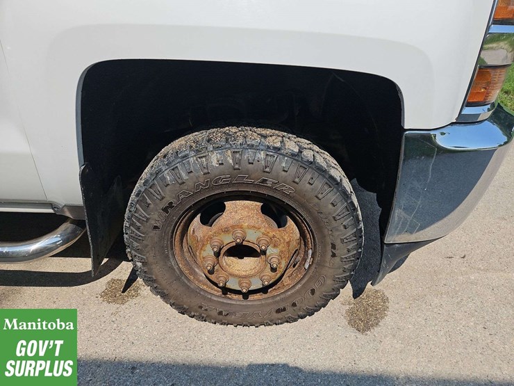2015-chevrolet-3500-image-13