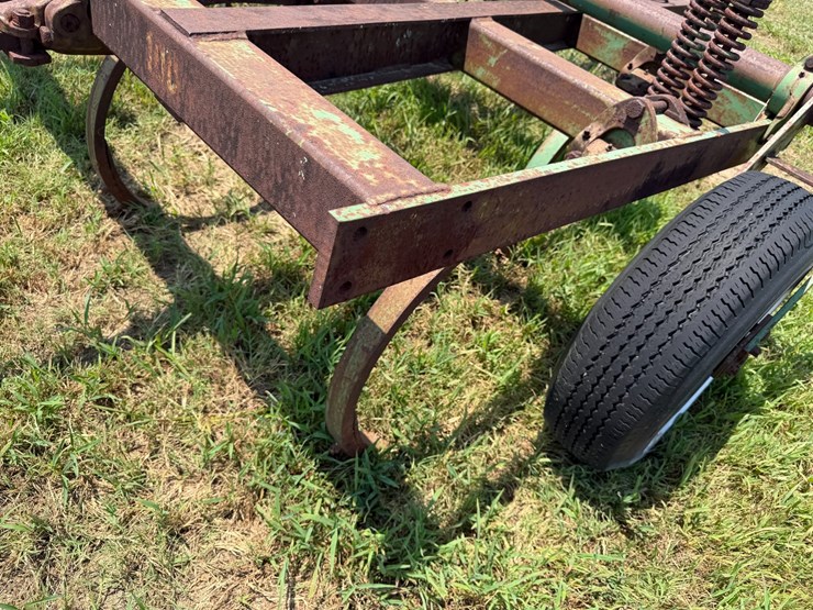 john-deere-100-image-11