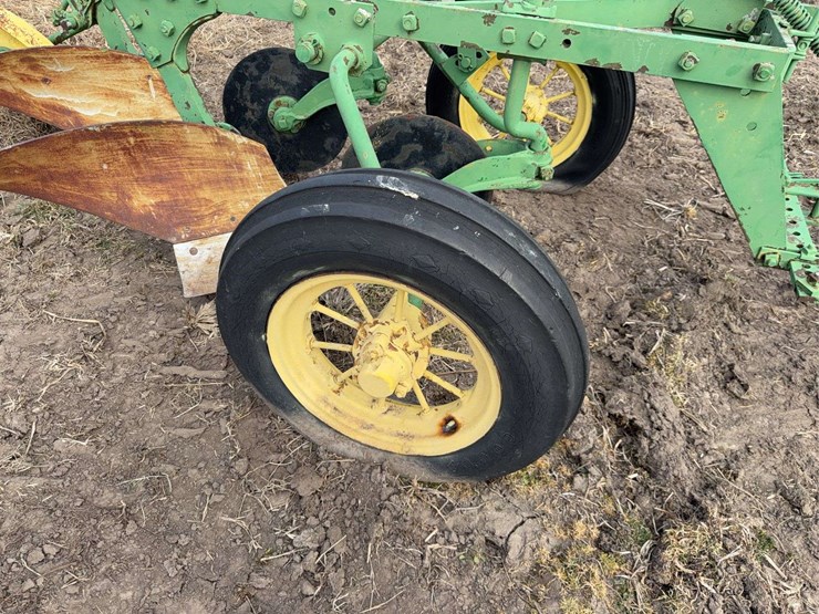john-deere-no.-44-pull-type-two-bottom-plow-image-10