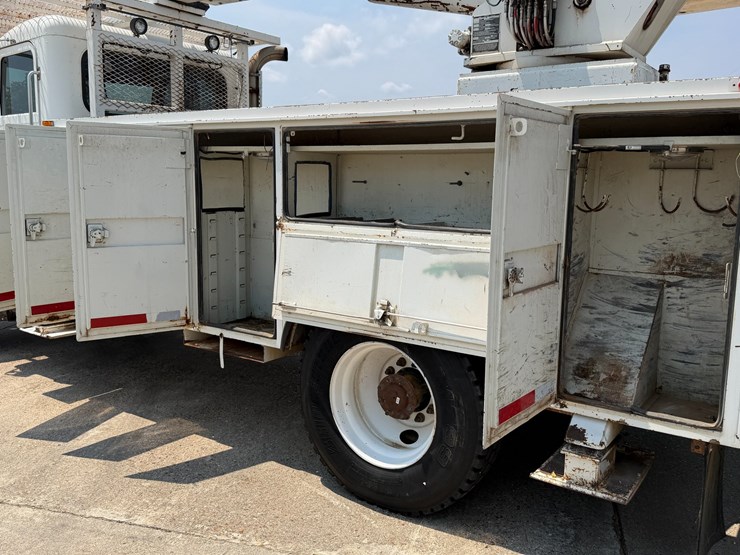 2007-peterbilt-335-image-66