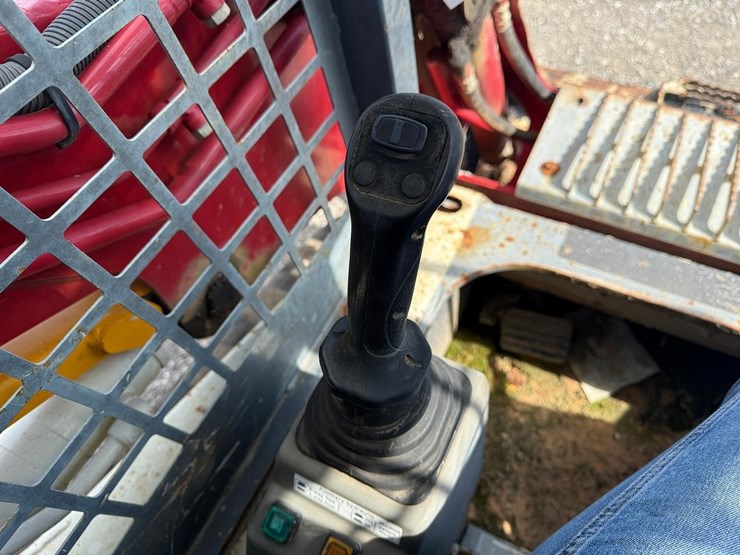 2017-takeuchi-tl8-image-24