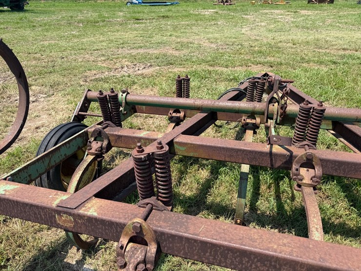 john-deere-100-image-15