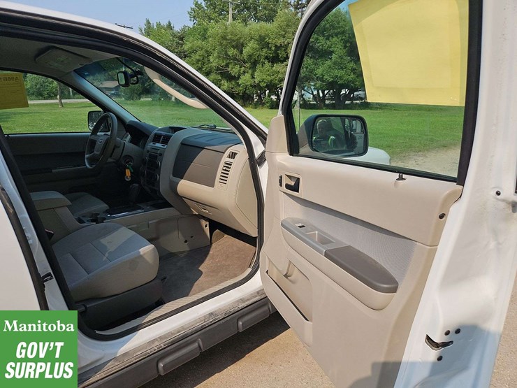 2011-ford-escape-image-25