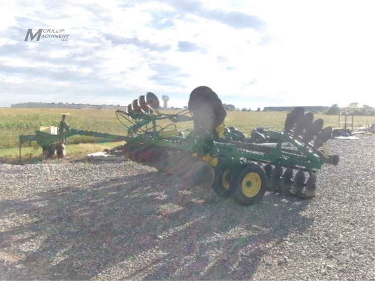 john-deere-bw-image-1