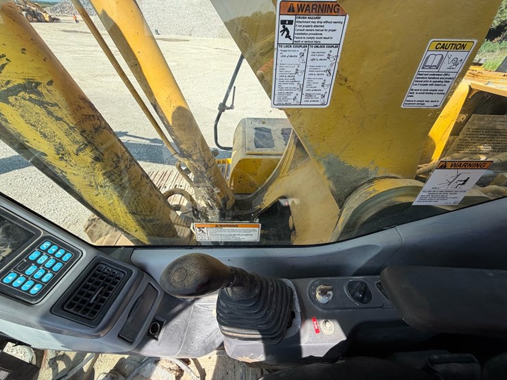 2002-komatsu-pc220-lc-7l-image-31
