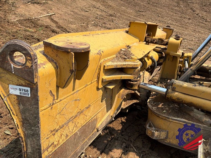 2015-caterpillar-d6t-lgp-image-34